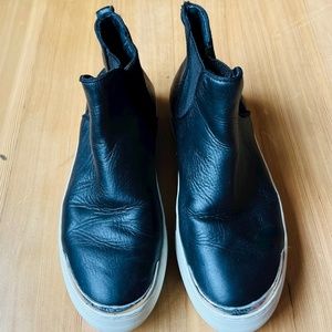 J Slides black leather pull on booties 6.5